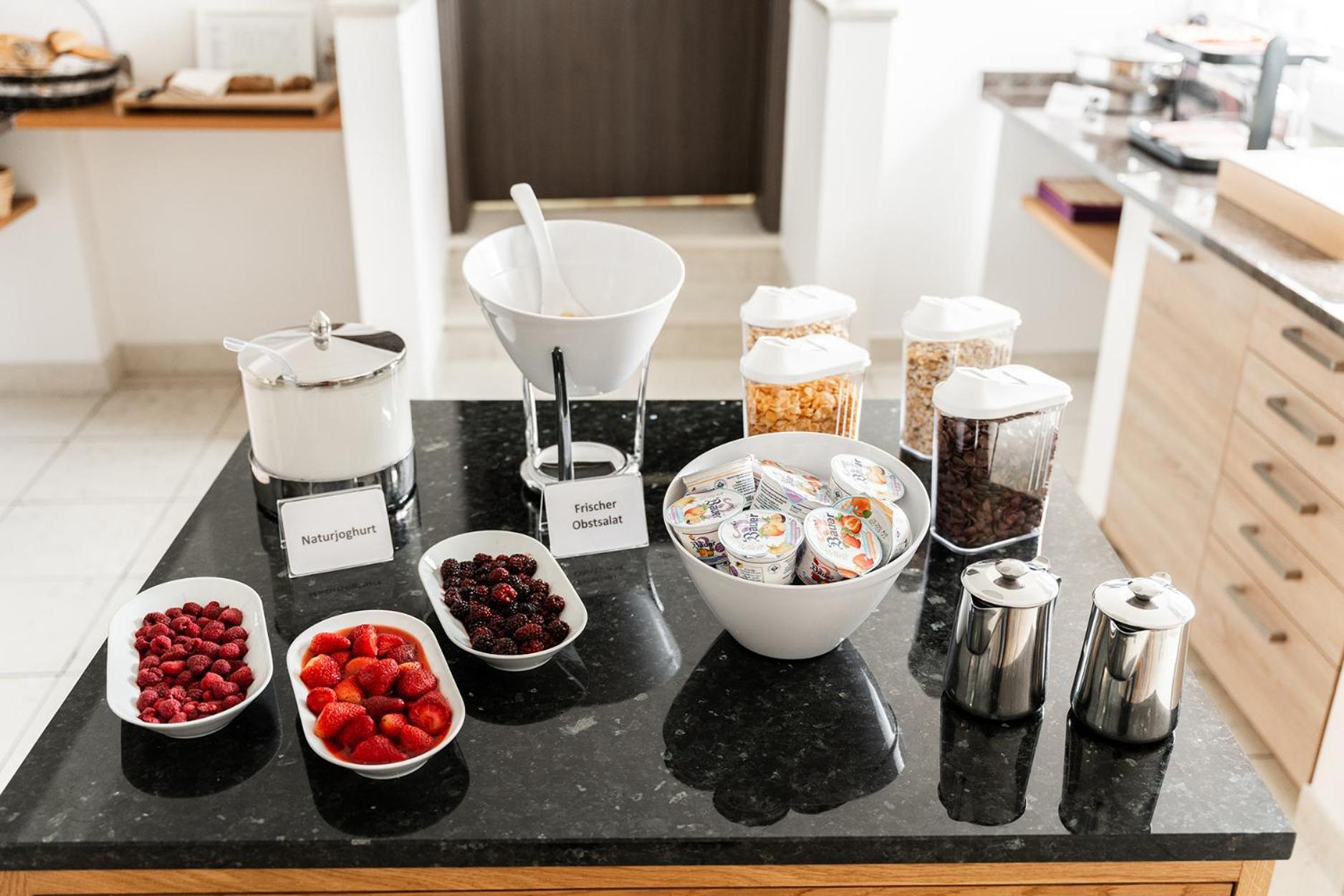 Hotel Vier Jahreszeiten Therme & Kliniken Bad Krozingen Naehe Freiburg & Schwarzwald Ideal Fuer Wellness Kur & Business Ausfluege 24H Check In- Wlan & Parken Gratis Bagian luar foto