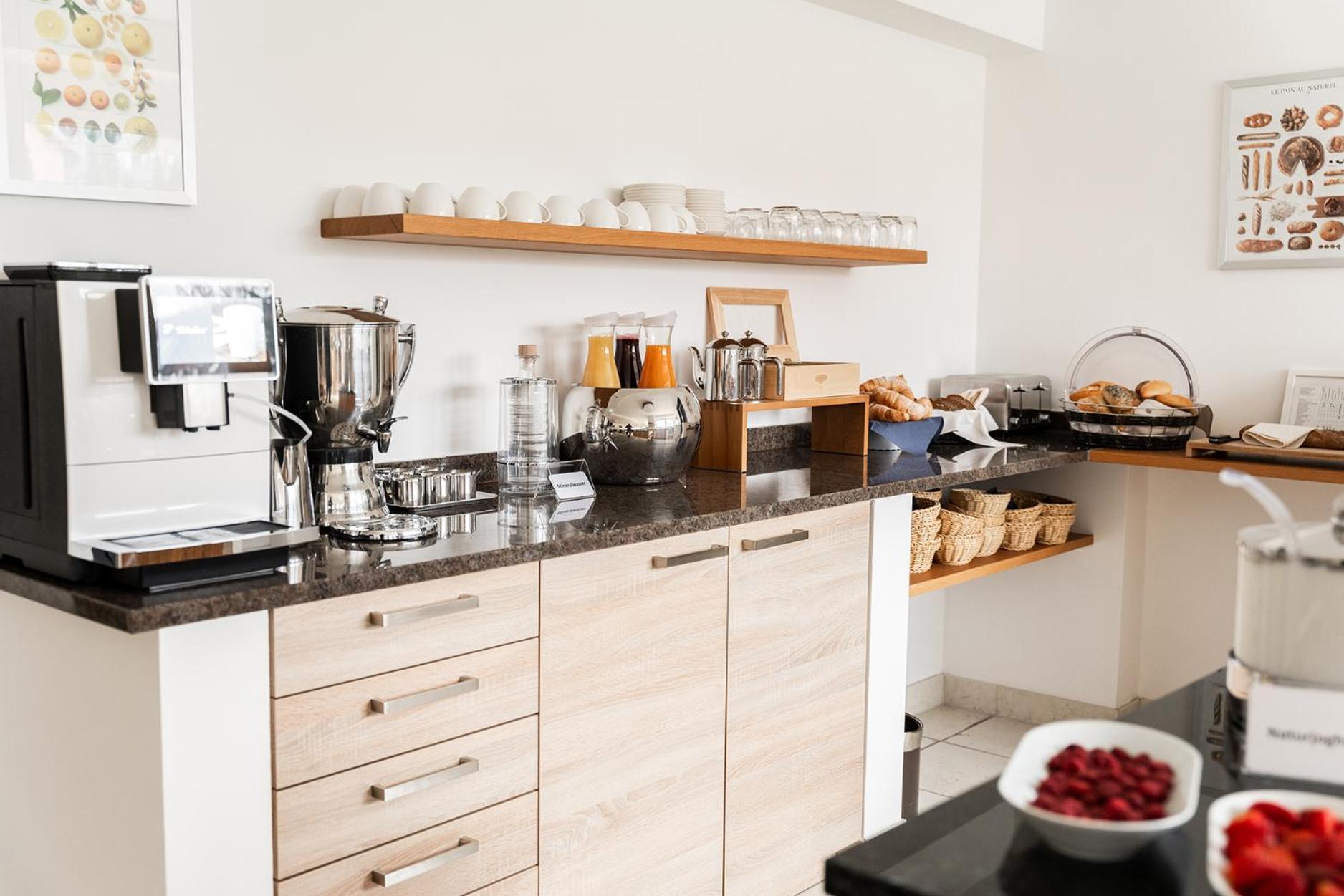 Hotel Vier Jahreszeiten Therme & Kliniken Bad Krozingen Naehe Freiburg & Schwarzwald Ideal Fuer Wellness Kur & Business Ausfluege 24H Check In- Wlan & Parken Gratis Bagian luar foto