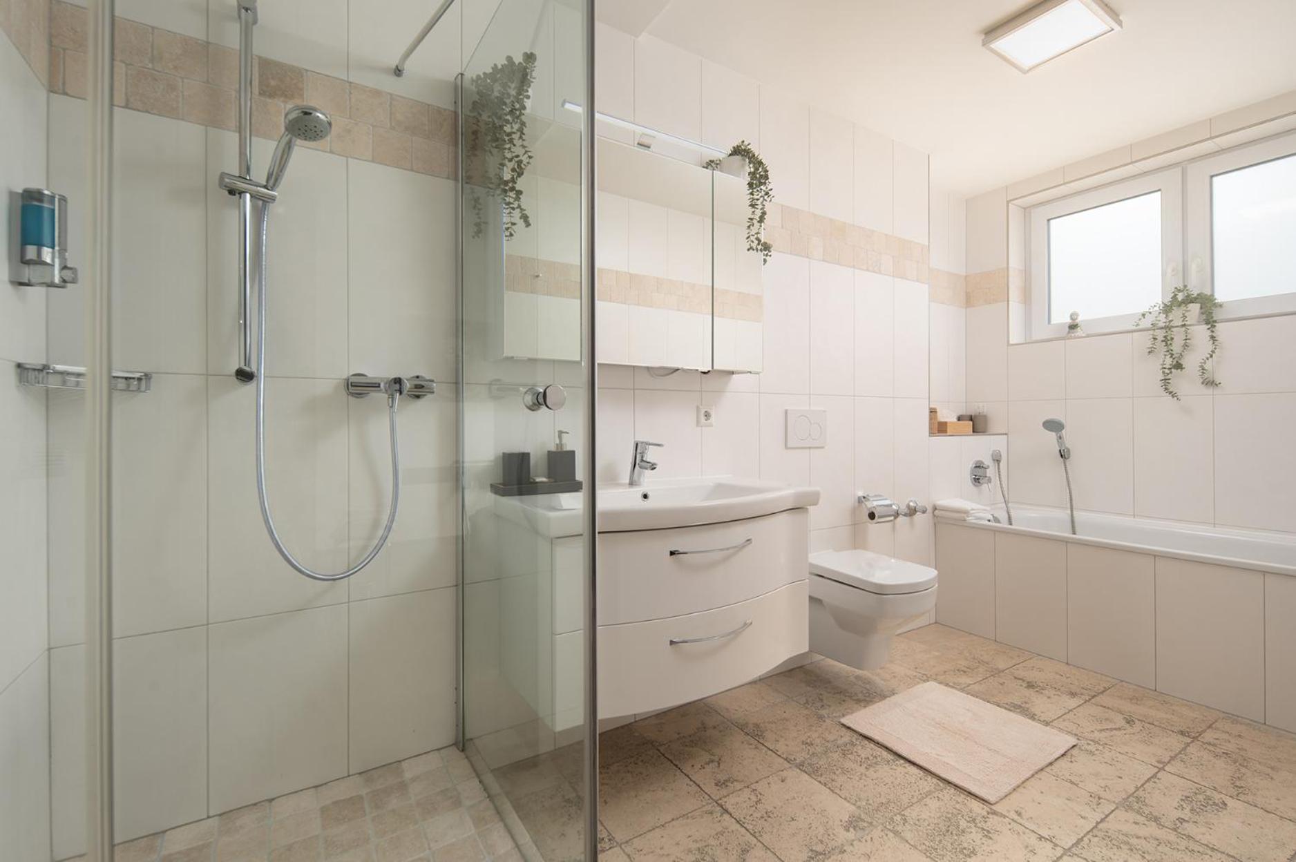 Hotel Vier Jahreszeiten Therme & Kliniken Bad Krozingen Naehe Freiburg & Schwarzwald Ideal Fuer Wellness Kur & Business Ausfluege 24H Check In- Wlan & Parken Gratis Bagian luar foto