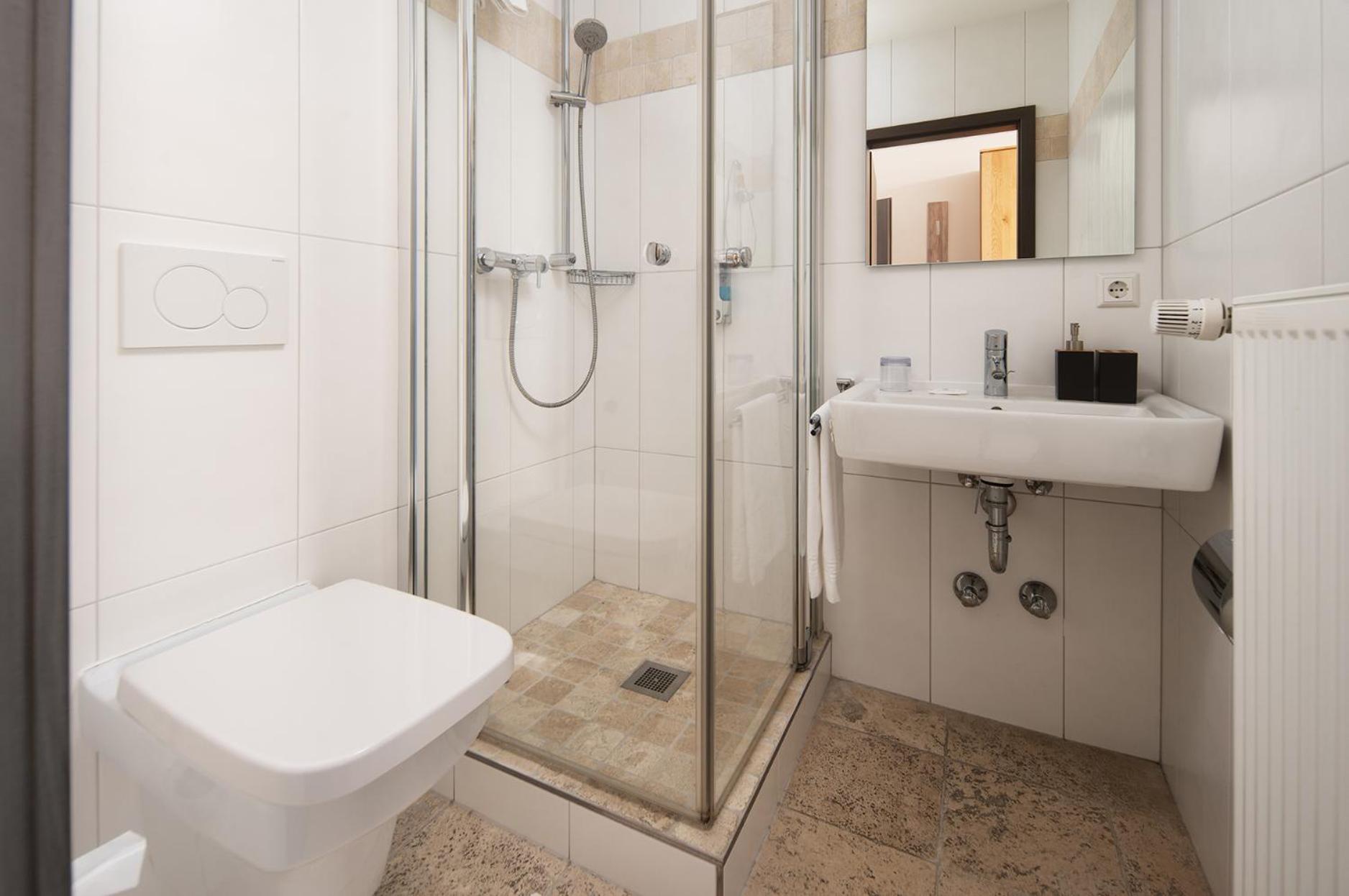Hotel Vier Jahreszeiten Therme & Kliniken Bad Krozingen Naehe Freiburg & Schwarzwald Ideal Fuer Wellness Kur & Business Ausfluege 24H Check In- Wlan & Parken Gratis Bagian luar foto